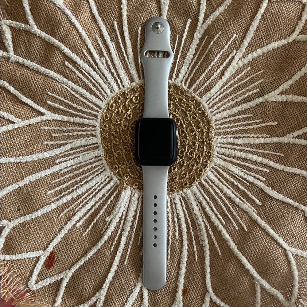 {Apple} Series 3 - 38mm - Aluminum Case